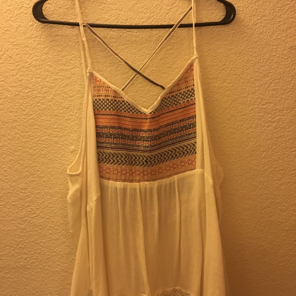 Cross back tank w/lace detail hem